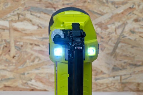 Spikerpistol: Spikerpistol med LED-lys. Spikerpistol: Spikerpistol med LED-lys.